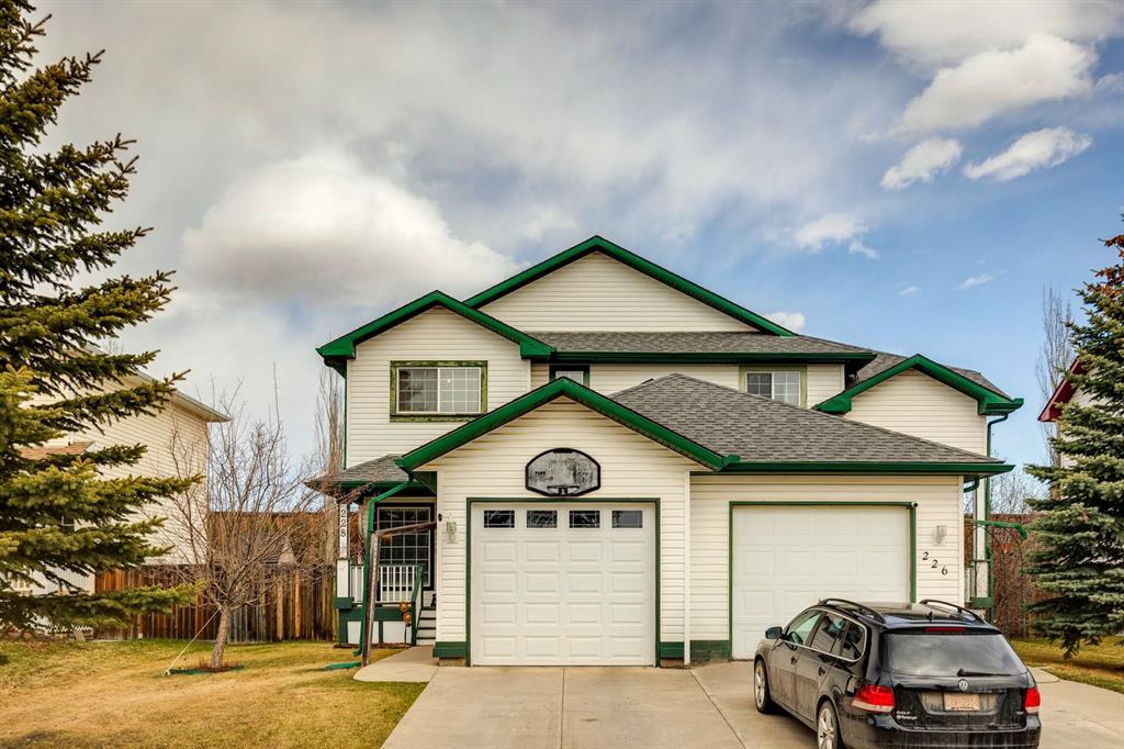 Picture of 228 Quigley Drive , Cochrane Real Estate Listing