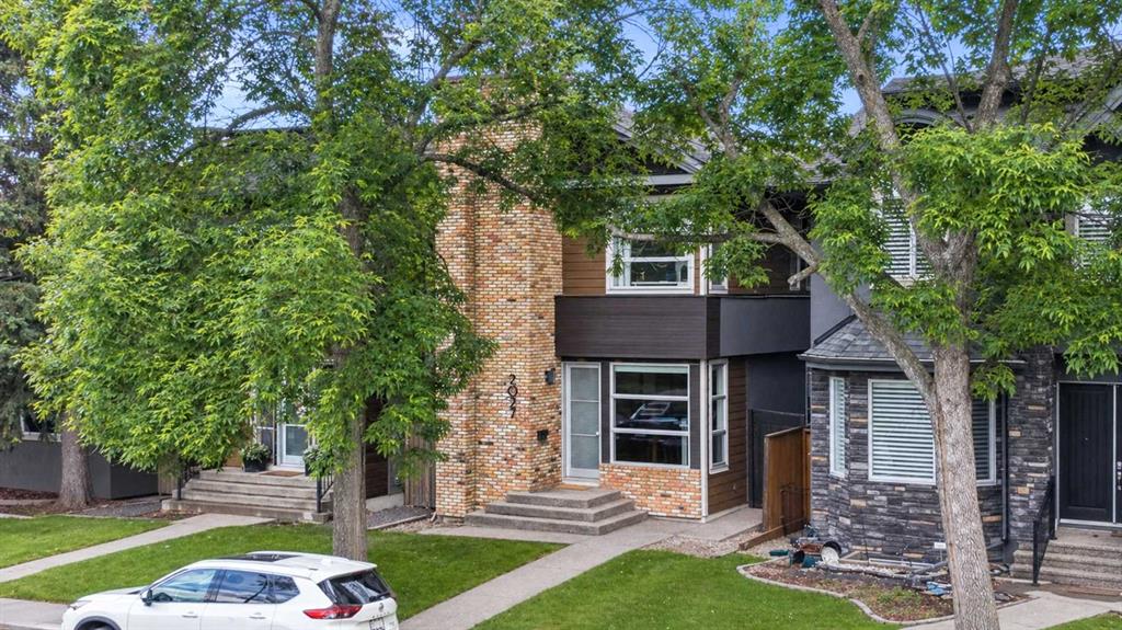 Picture of 2027 42 Avenue SW, Calgary Real Estate Listing