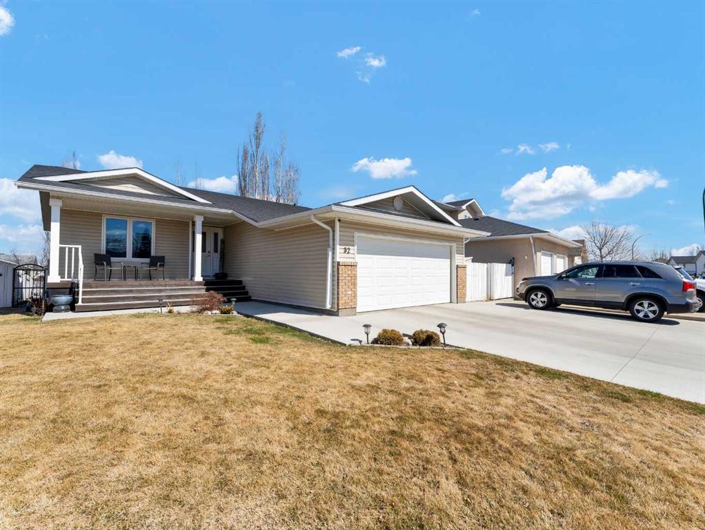 Picture of 32 Spruce Close SE, Medicine Hat Real Estate Listing