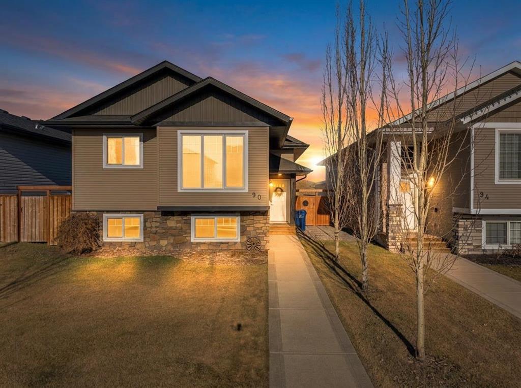 Picture of 90 Aurora Heights Boulevard , Blackfalds Real Estate Listing