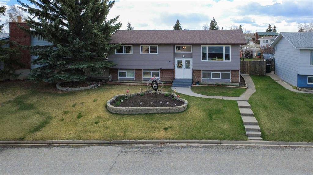 Picture of 580 McDougall Street , Pincher Creek Real Estate Listing