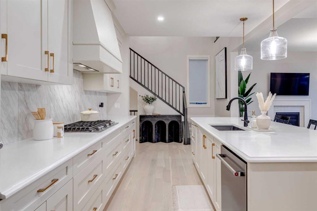 Picture of 158 Marina Landing SE, Calgary Real Estate Listing