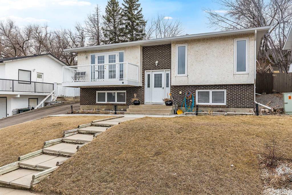 Picture of 7 Valleyview Drive SW, Medicine Hat Real Estate Listing