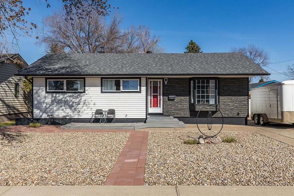 Picture of 1361 Parker Avenue NW, Medicine Hat Real Estate Listing