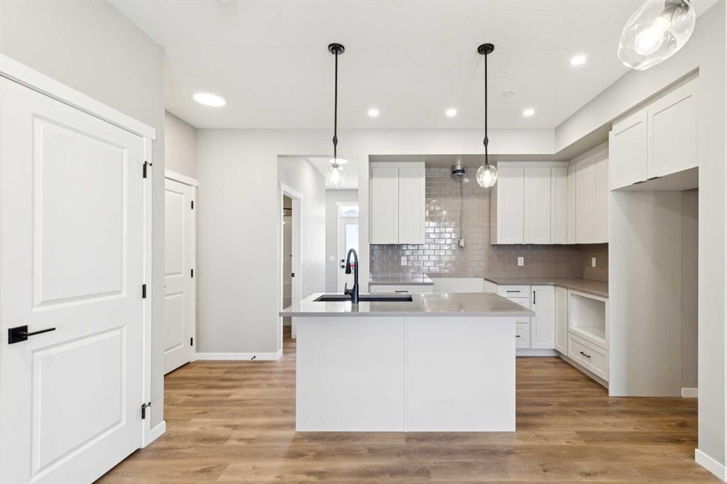 Picture of 537 Hotchkiss Drive SE, Calgary Real Estate Listing