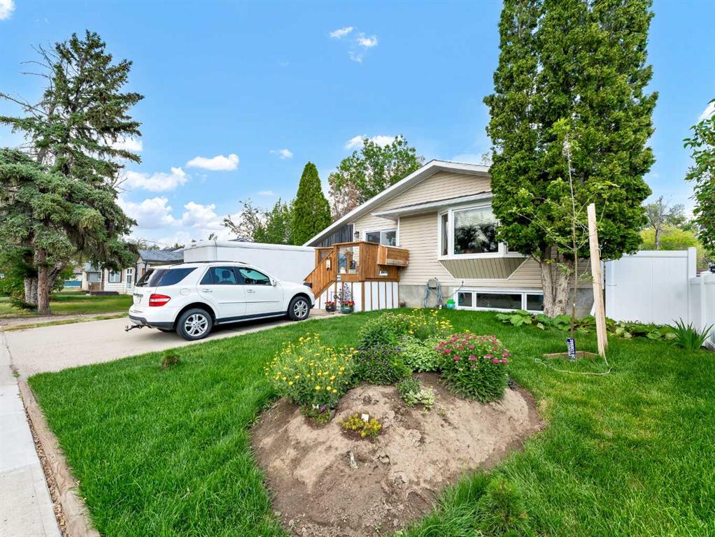 Picture of 215 4 Street SE, Redcliff Real Estate Listing