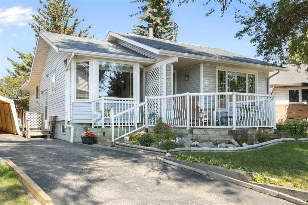 Picture of 243 Radcliffe Place SE, Calgary Real Estate Listing