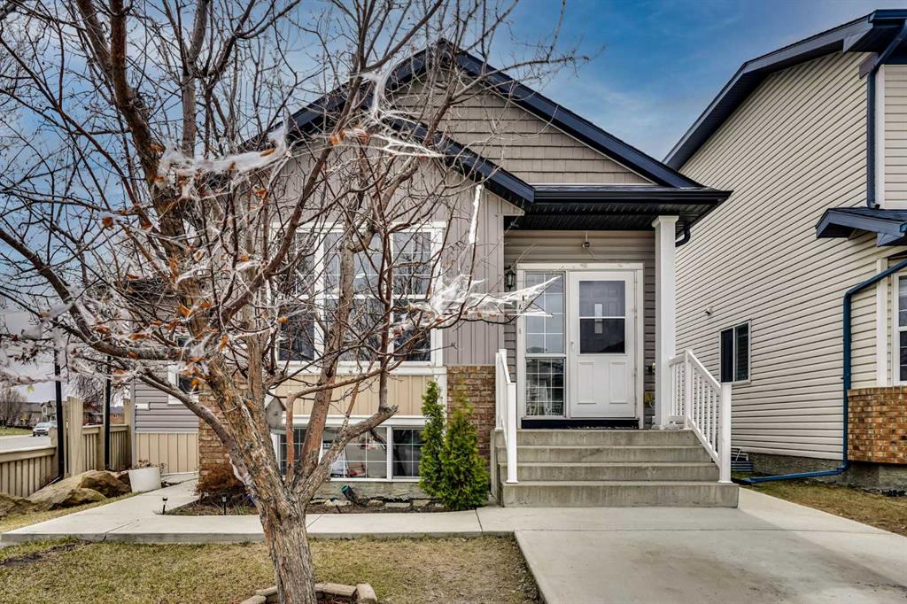Picture of 4 Martin crossing Bay NE, Calgary Real Estate Listing