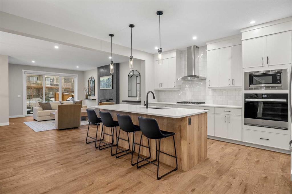 Picture of 135 Silver Spruce Grove SW, Calgary Real Estate Listing