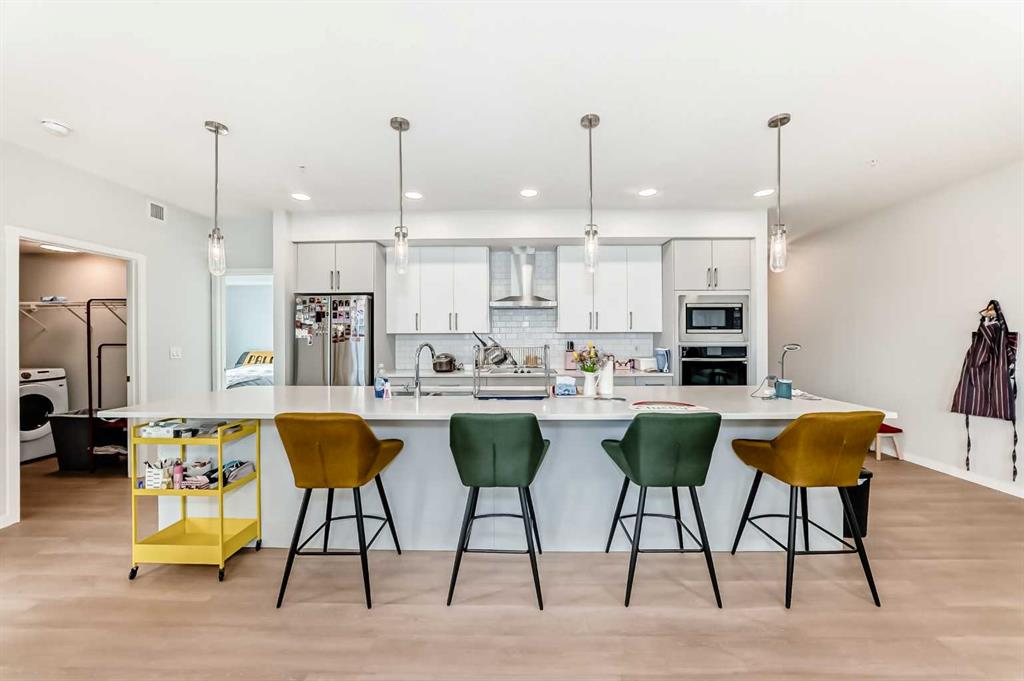 Picture of 1303, 33 Carringham Gate NW, Calgary Real Estate Listing