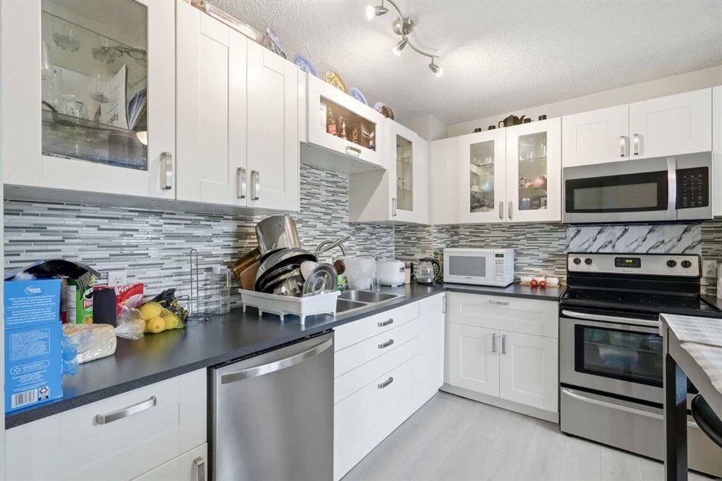 Picture of 64, 2519 38 Street NE, Calgary Real Estate Listing