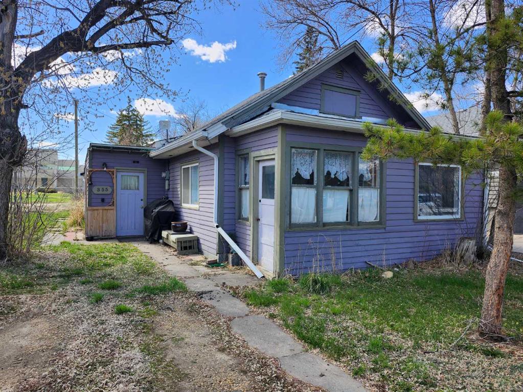Picture of 355 4 Street W, Drumheller Real Estate Listing