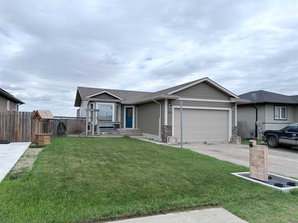 Picture of 702 2 Street E, Cardston Real Estate Listing