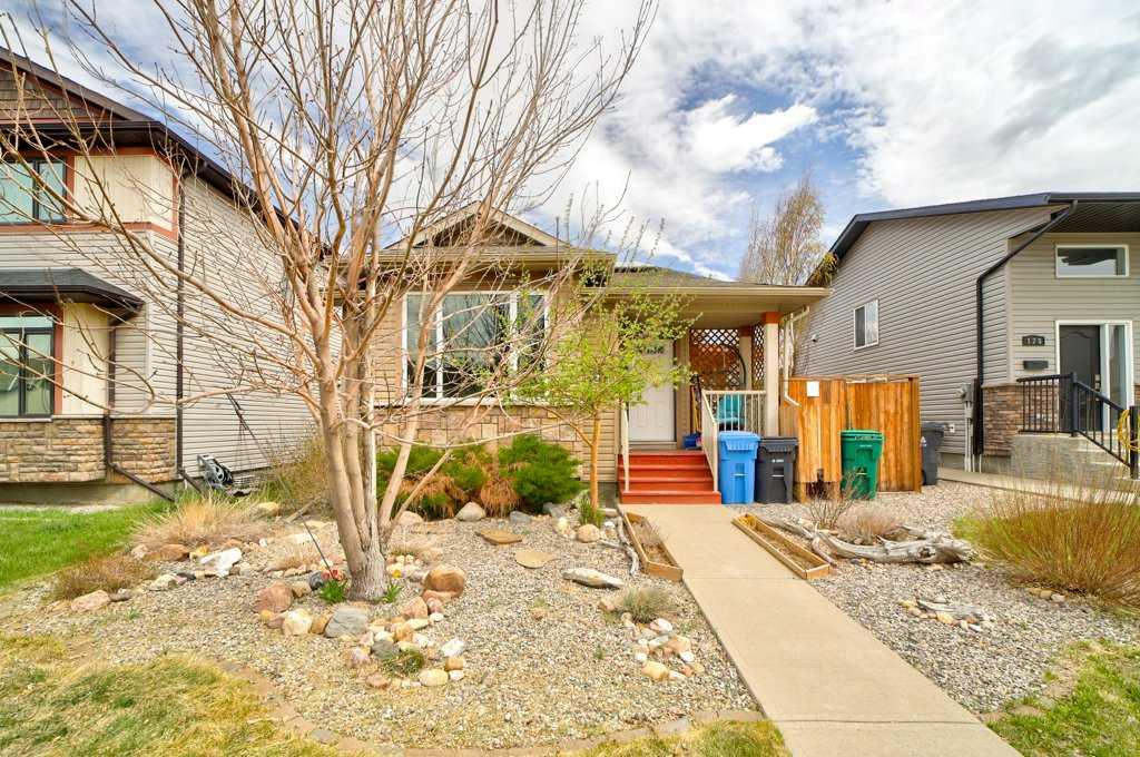 Picture of 121 Mt Sundance Crescent W, Lethbridge Real Estate Listing