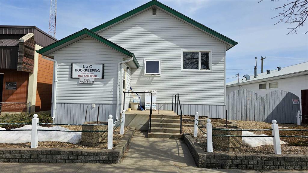 Picture of 5005 royal Street , Coronation Real Estate Listing
