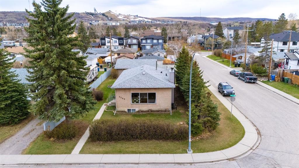 Picture of 4363 70 Street NW, Calgary Real Estate Listing