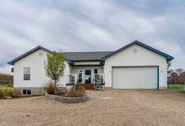 Picture of 105 1 Avenue , Rural Wheatland County Real Estate Listing