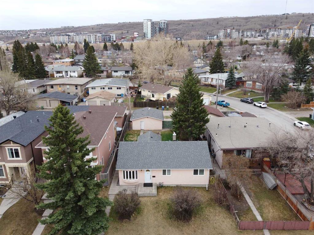 Picture of 7615 36 Avenue NW, Calgary Real Estate Listing