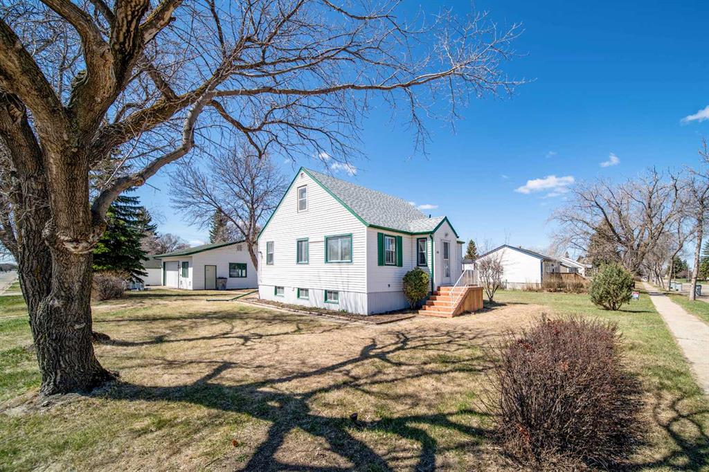 Picture of 737 9 Avenue , Wainwright Real Estate Listing