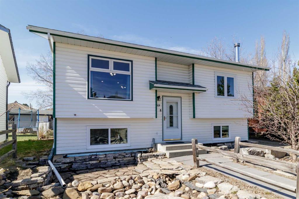 Picture of 39 Cedar Crescent , Lacombe Real Estate Listing