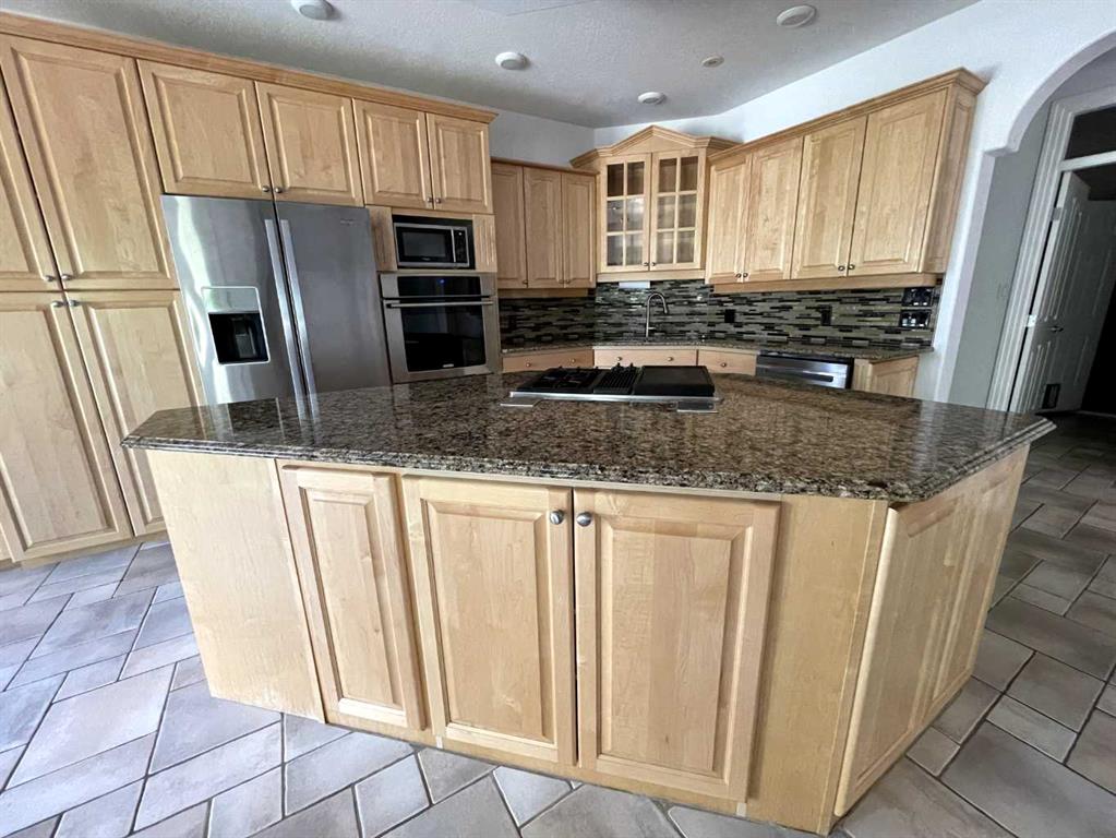 Picture of 5 Caribou Close , High Level Real Estate Listing
