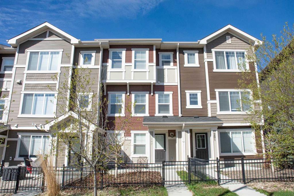 Picture of 197 Sundown Road , Cochrane Real Estate Listing
