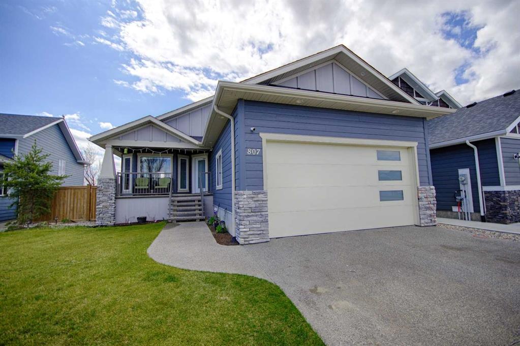 Picture of 807 Sunset Place  , Picture Butte Real Estate Listing