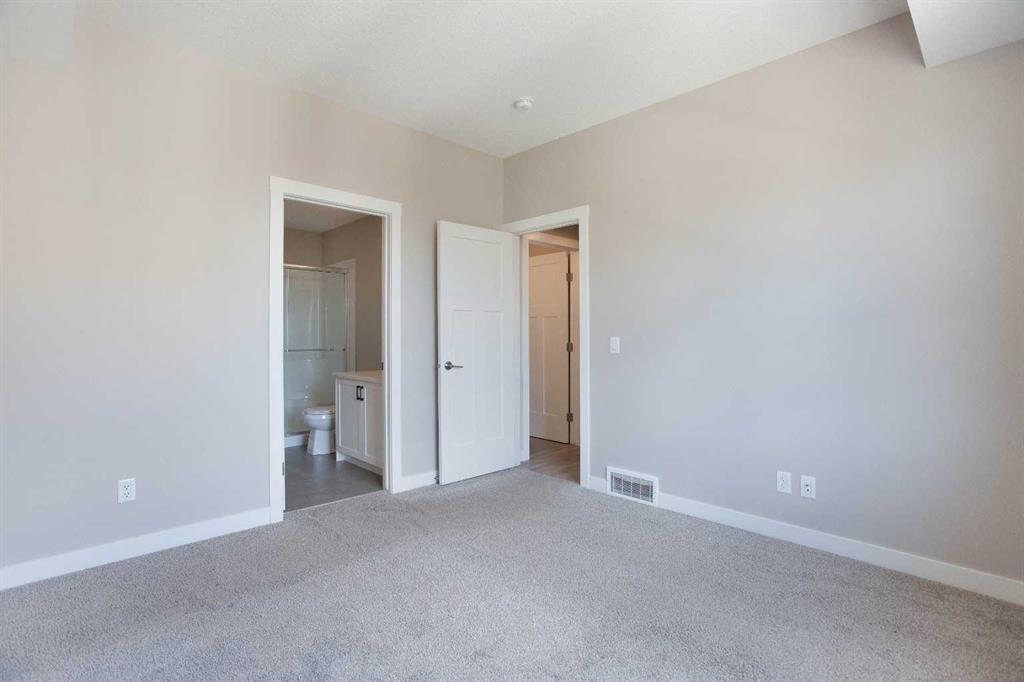 Picture of 607 Cranbrook Walk SE, Calgary Real Estate Listing