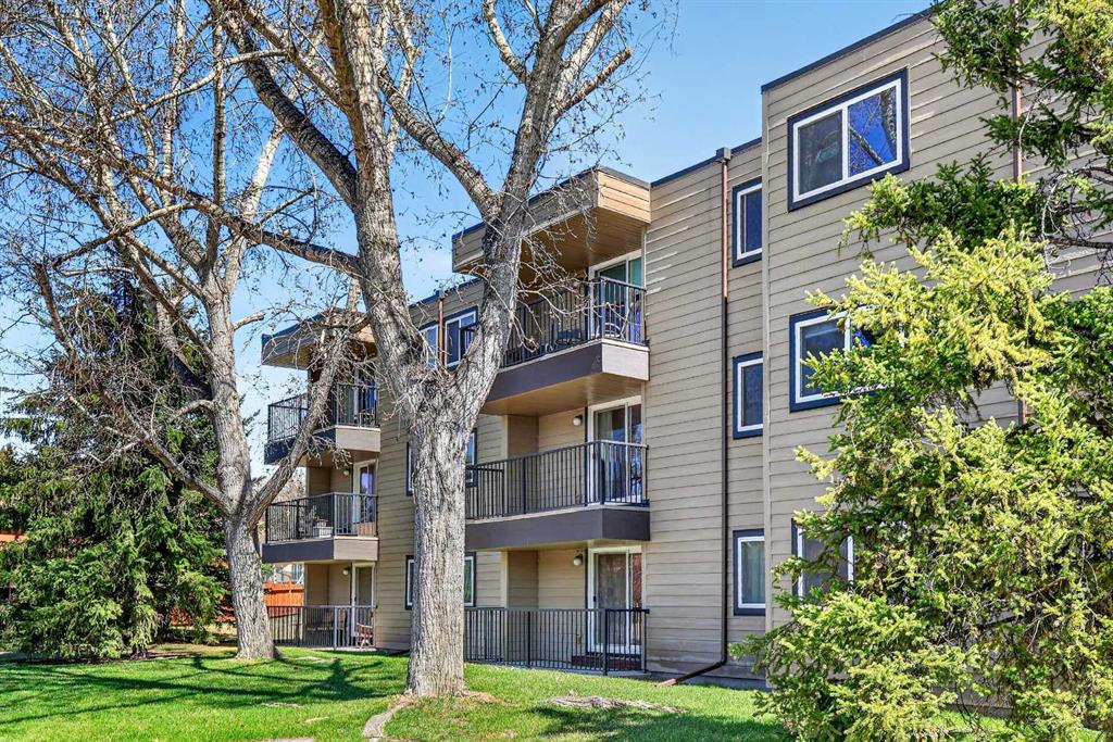 Picture of 204, 36 Glenbrook Crescent , Cochrane Real Estate Listing