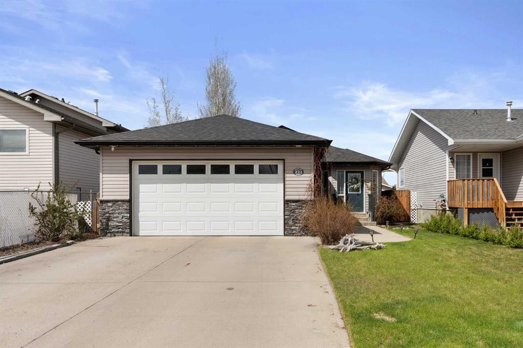 Picture of 221 Terrace Drive NE, Medicine Hat Real Estate Listing