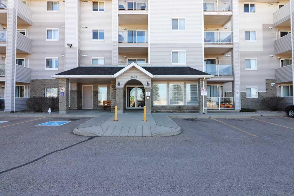 Picture of 105, 1648 Saamis Drive NW, Medicine Hat Real Estate Listing
