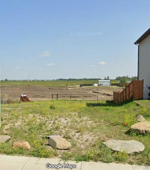 Picture of 812 Lakewood Circle , Strathmore Real Estate Listing
