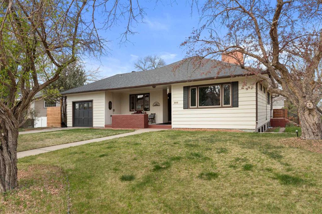 Picture of 302 Prospect Drive SW, Medicine Hat Real Estate Listing