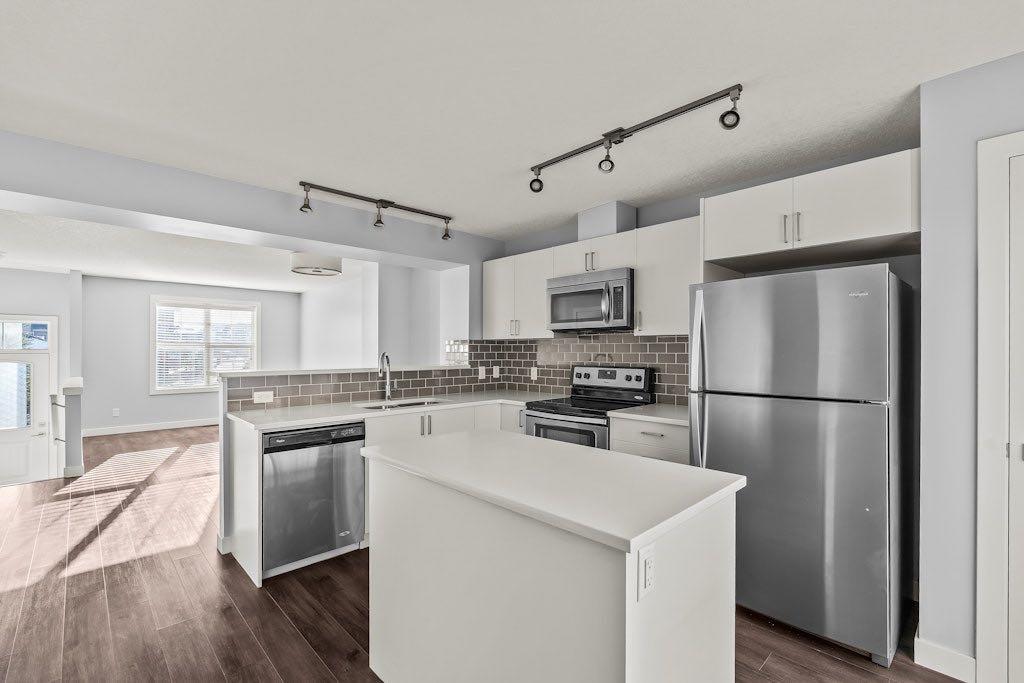 Picture of 4 Evanscrest Gardens NW, Calgary Real Estate Listing
