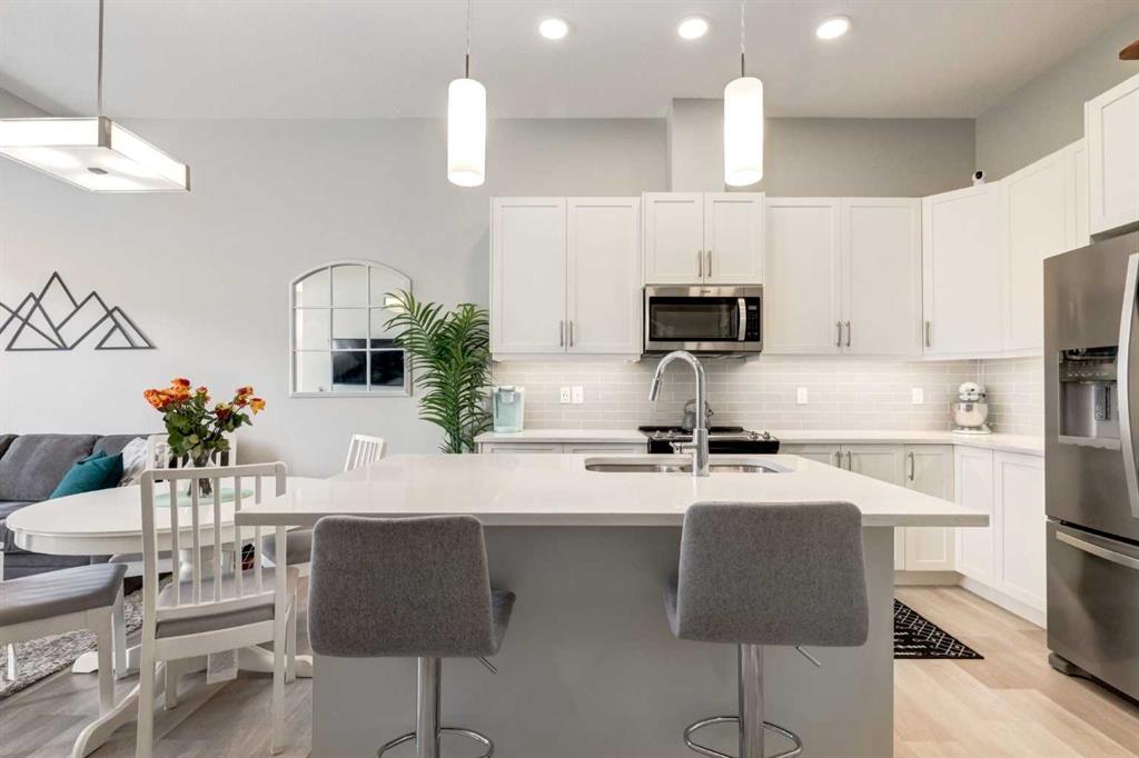 Picture of 212 Crestbrook Common SW, Calgary Real Estate Listing