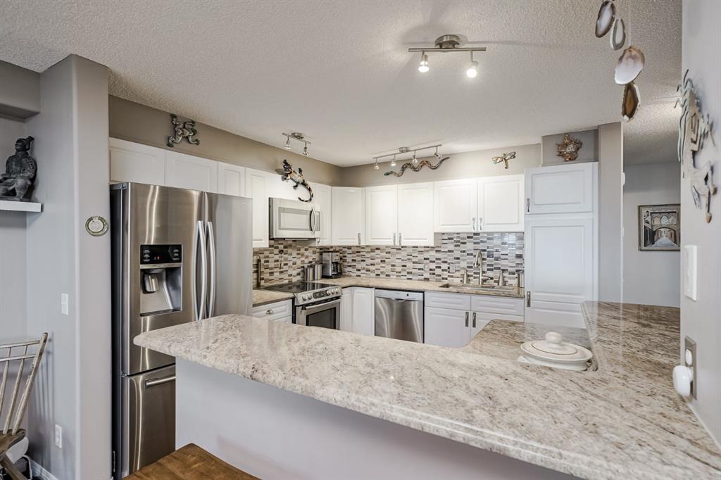 Picture of 25, 200 Sandstone Drive NW, Calgary Real Estate Listing