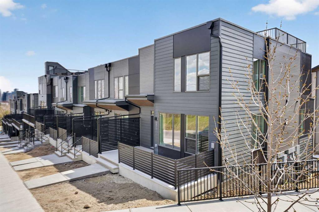 Picture of 2537 Sovereign Crescent SW, Calgary Real Estate Listing