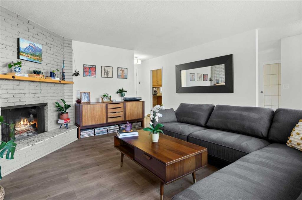 Picture of 20 Brampton Crescent SW, Calgary Real Estate Listing