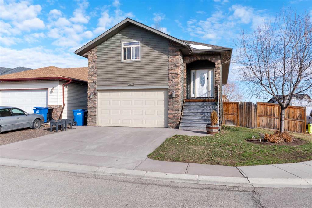 Picture of 901, 900 Carriage Lane Place , Carstairs Real Estate Listing