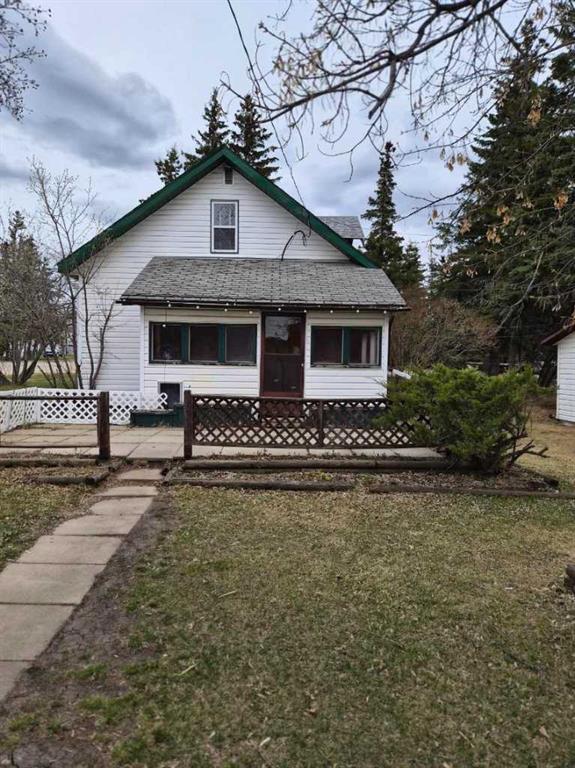 Picture of 707 3 Avenue , Beaverlodge Real Estate Listing