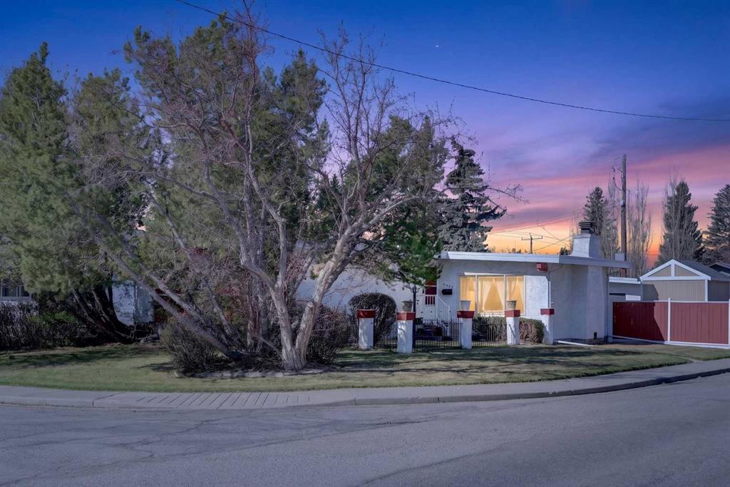 Picture of 6451 70 Street NW, Calgary Real Estate Listing