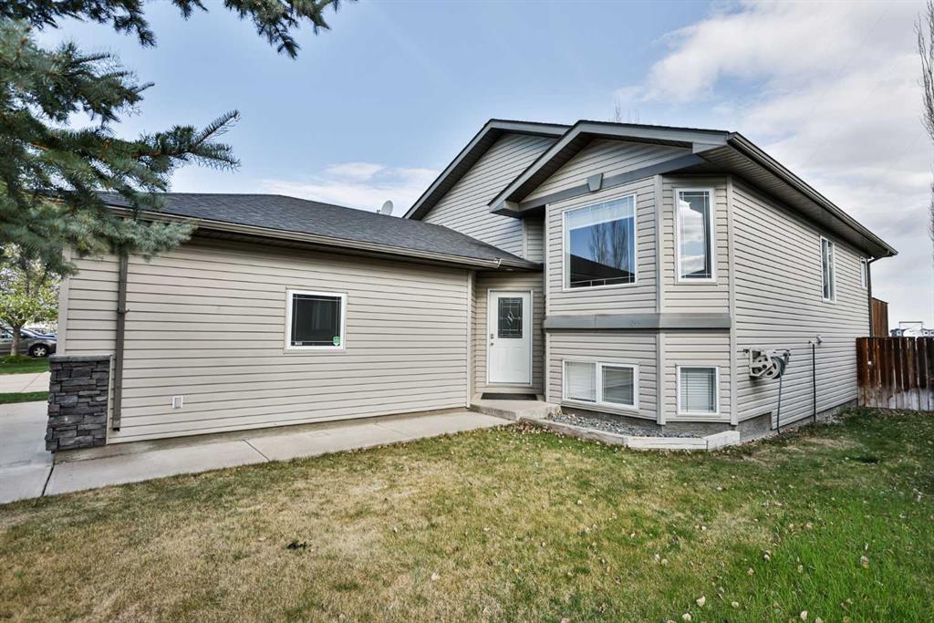 Picture of 404 Lynx Crescent N, Lethbridge Real Estate Listing