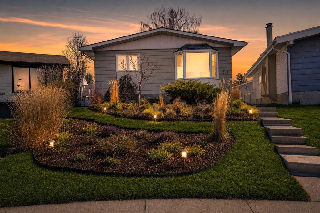 Picture of 228 Dovercrest Place SE, Calgary Real Estate Listing