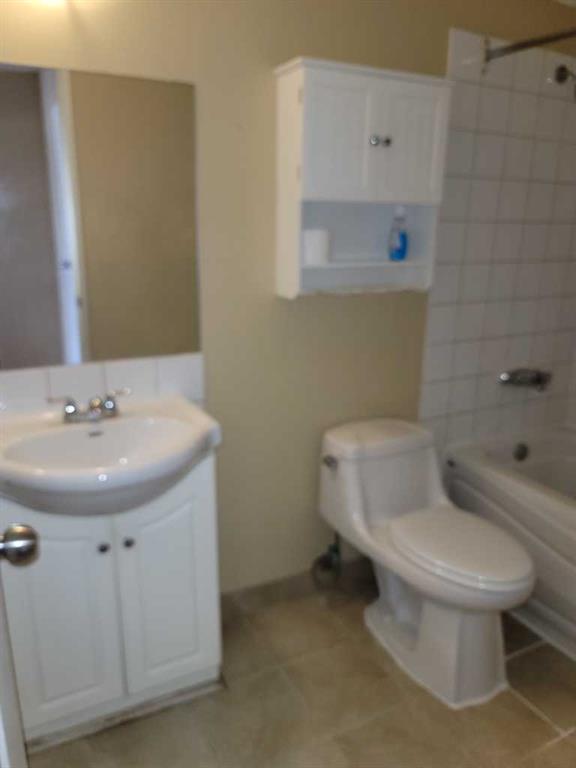 Picture of 209, 1712 38 Street SE, Calgary Real Estate Listing