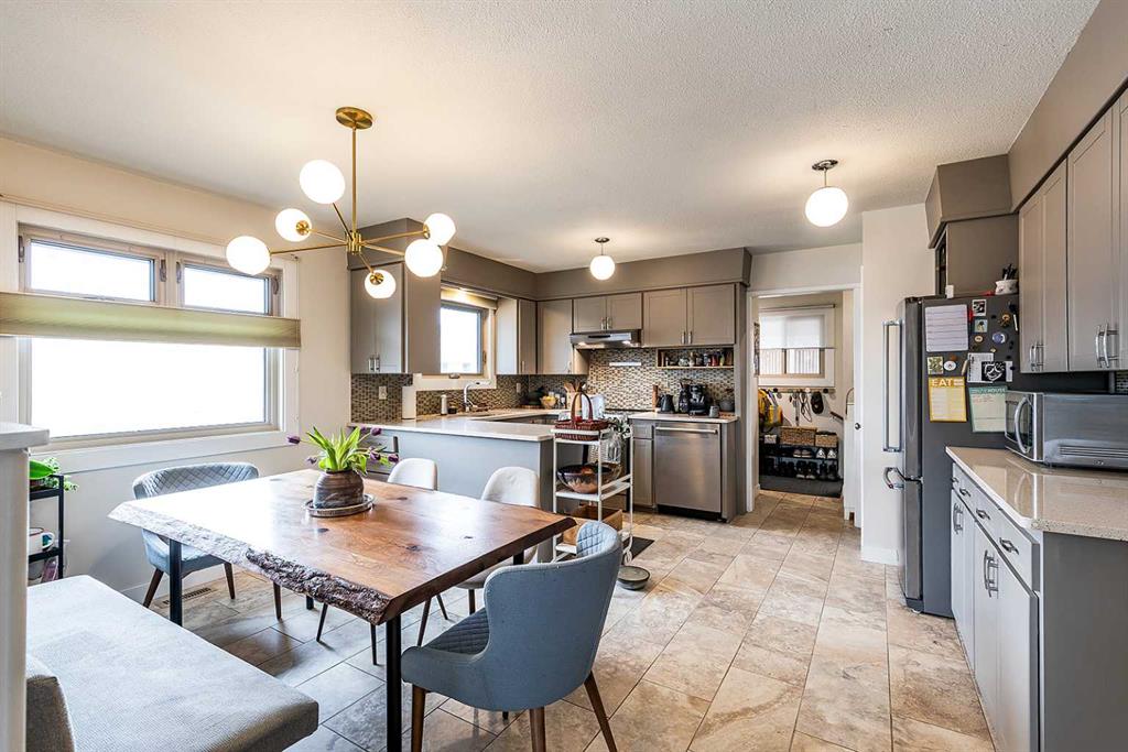 Picture of 75 Robertson Way SW, Medicine Hat Real Estate Listing