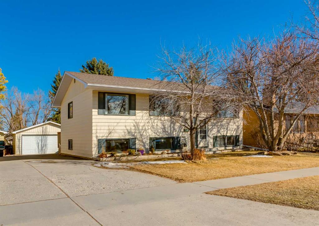 Picture of 10012 Oakfield Drive SW, Calgary Real Estate Listing