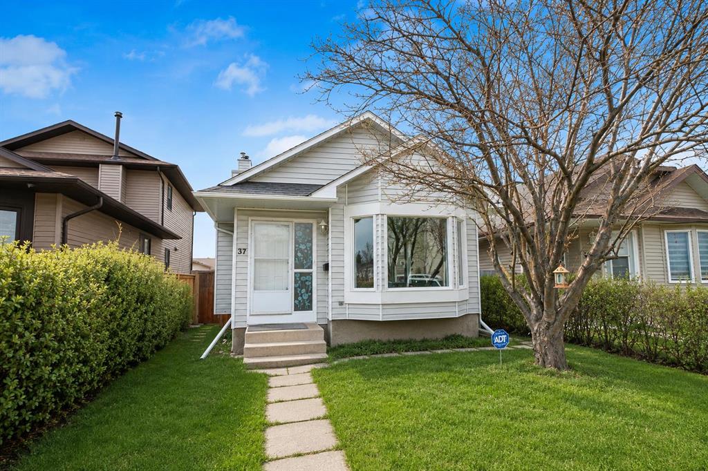 Picture of 37 Martingrove Way NE, Calgary Real Estate Listing