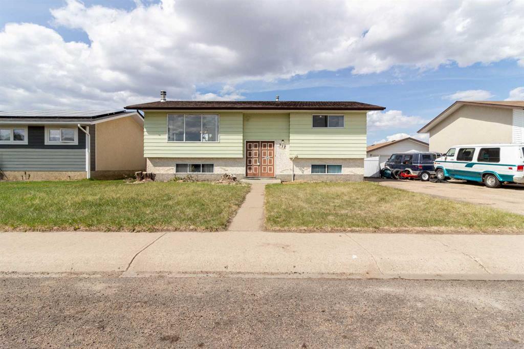 Picture of 998 17 Street NE, Medicine Hat Real Estate Listing