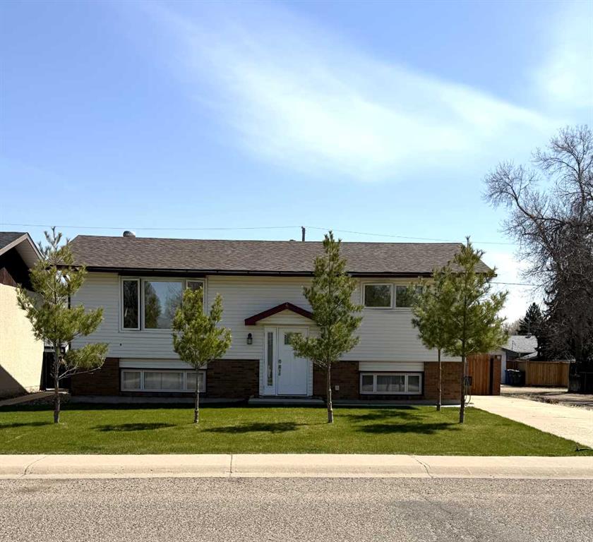 Picture of 1539 4 Avenue NE, Medicine Hat Real Estate Listing