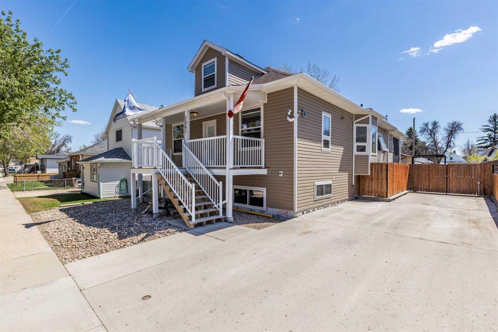 Picture of 1061 Ross Street SE, Medicine Hat Real Estate Listing